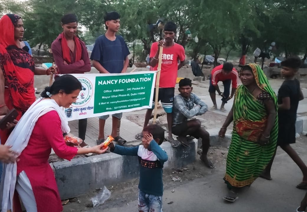 Volunteers distributing food.