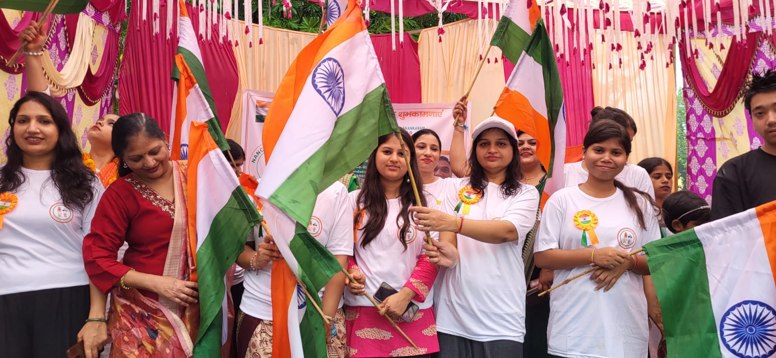 Volunteers distributing food.