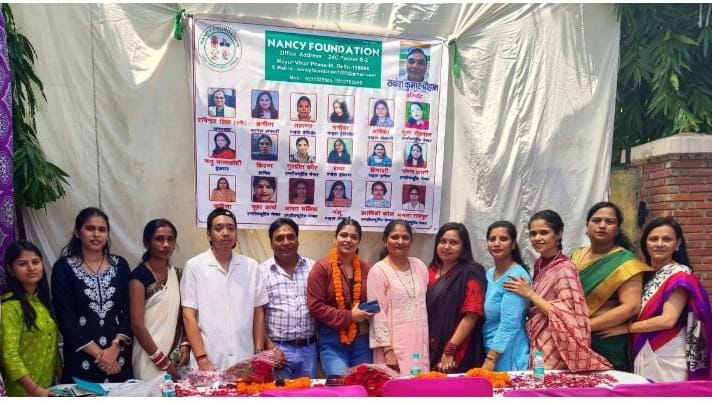 Volunteers distributing food to the needy.